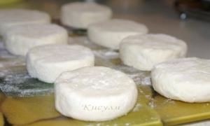 Cele mai bune modalități de preparare a prăjiturii cu brânză Tehnologie pentru prepararea și servirea prăjiturii cu brânză